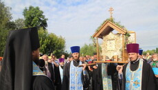 Pilgrims of Cross Procession – 2016 prayed at a memorial to Heaven’s Hundred