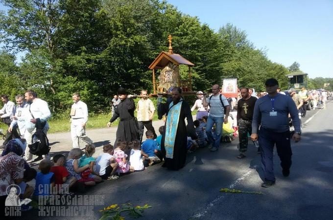 Верующие Борисполя отстаивают Всеукраинский Крестный ход через город