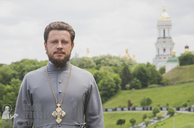 Archimandrite Viktor (Kotsaba) calls on the faithful to come earlier for a prayer service on July 27