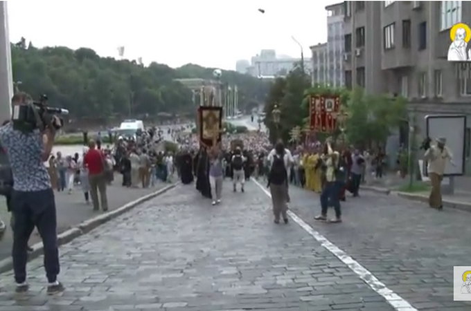 Both branches of Cross Procession meet in European Square