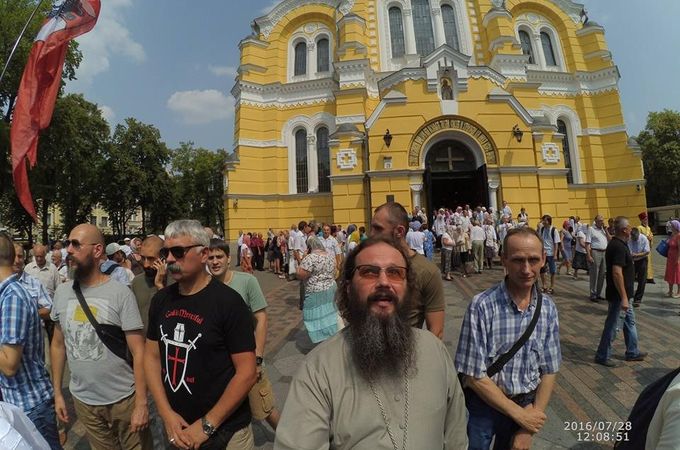 «Православний джихад» або Хресний хід за братовбивчу війну?