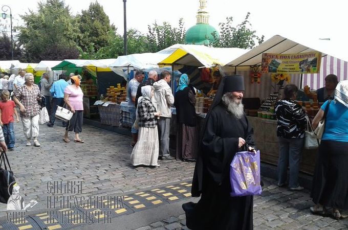 В Києво-Печерській Лаврі проходить православна виставка-ярмарок «Медовий Спас»