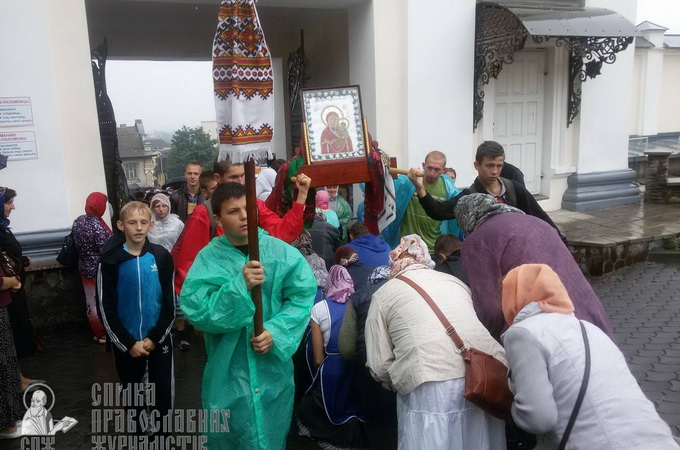 Завершился молодежный Крестный ход из Острога в Почаев (ФОТО)