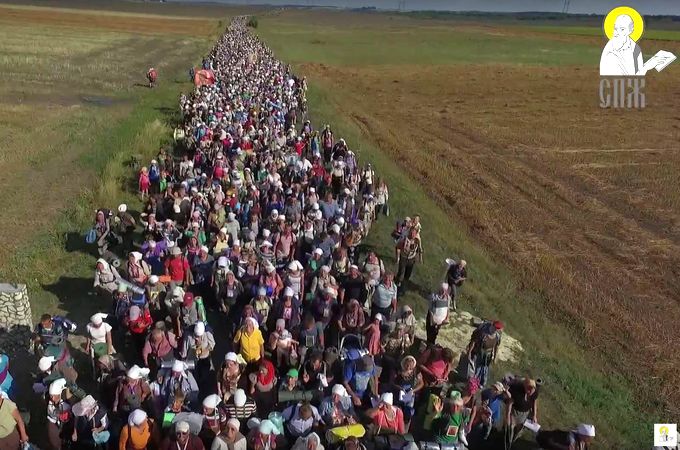 A 20-thousand Cross Procession from Kamenents-Podolsky is approaching the Pochaev Lavra (VIDEO)