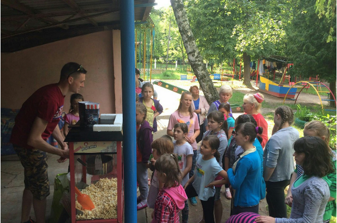 A volunteer from Uman pleases kids from the orphanage with a sweet summer