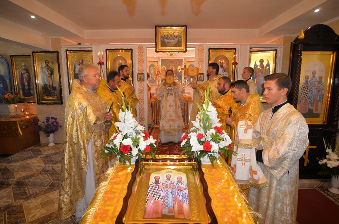 У Херсонській єпархії УПЦ освятили храм на честь трьох великих вселенських святителів (ФОТО)