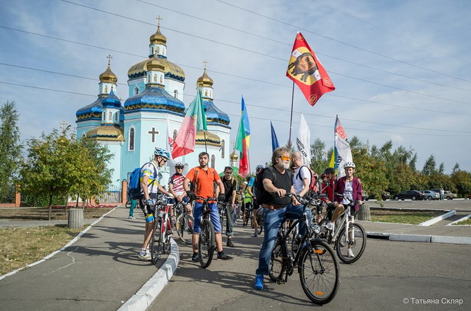 В Криворожской епархии УПЦ прошел велопробег ко Дню семьи, любви и верности (ФОТО)