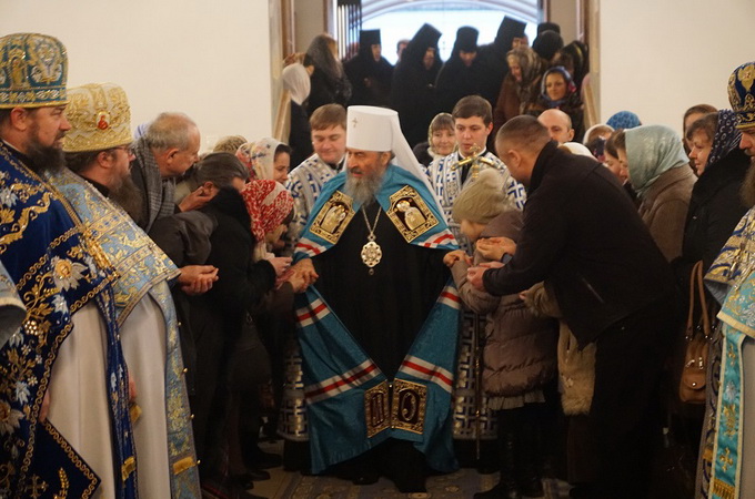 Предстоятель УПЦ: В храме есть благодать, которая помогает человеку в молитве