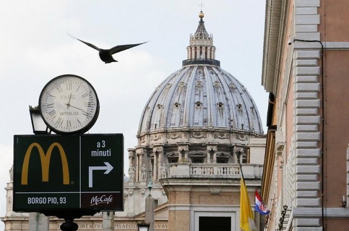 Big-Mac Vatican menu: a new project of the Pope and McDonald’s is under way