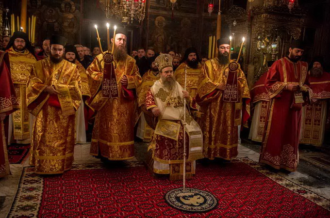 В память основателя афонского Хиландара: ночное Богослужение и паломники из православных стран (ФОТО, ВИДЕО) 