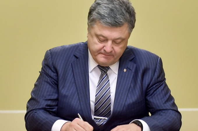 Порошенко подписал закон о правовом статусе служб по делам детей