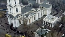 Hour-long line of Odessa residents to relics of Saint Panteleimon shown from a bird’s eye view (VIDEO)