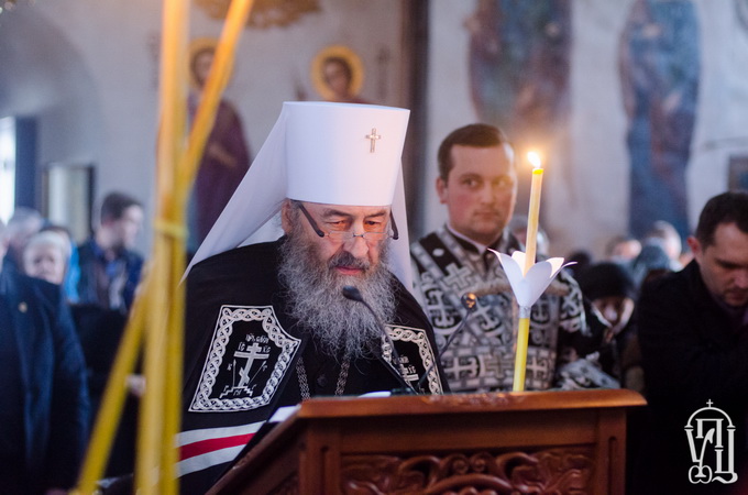 Чтение третьей части Великого покаянного канона Предстоятель УПЦ совершил во Флоровском монастыре столицы (ФОТО)