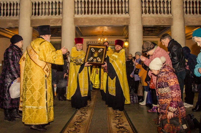 В Запорізькій єпархії УПЦ урочисто зустріли ікону з частинкою хреста апостола Андрія Первозванного