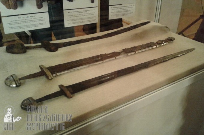 Kiev Lavra awards law enforcers having returned a “Viking Sword” to Ukraine