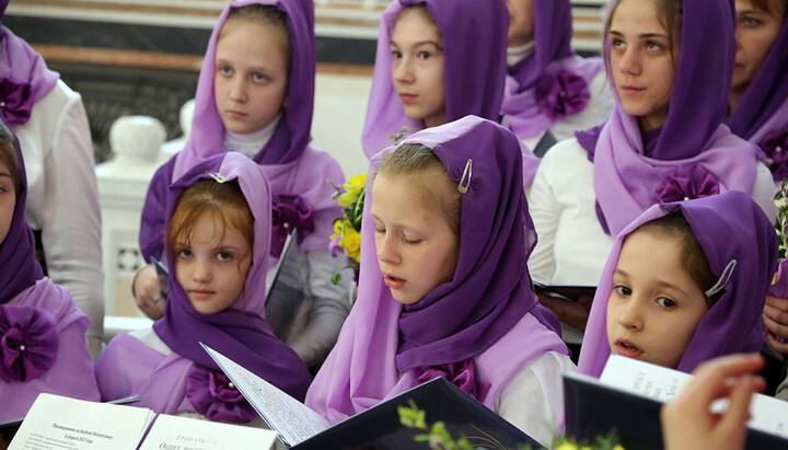 «Дитяча Літургія». У Богоявленському соборі в Горлівці молилися 500 дітей (ВІДЕО)