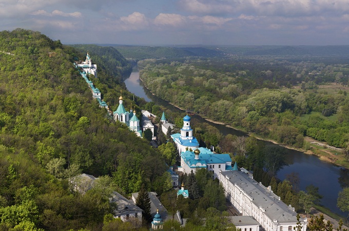 У Святогірській Лаврі створили таймлапс-ролик про встановлення кіота (ВІДЕО)