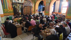 In Zaporozhye 300 homeless share Easter meal with UOC clergy