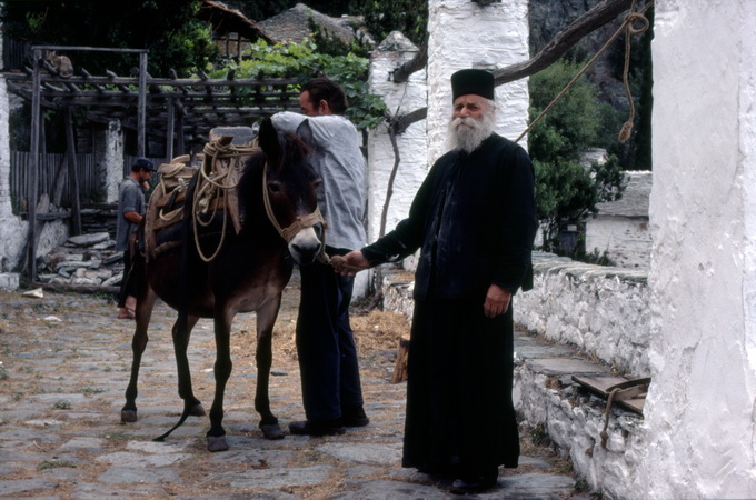 Mt. Athos photo exhibition by American photographer available online (PhOTOS)