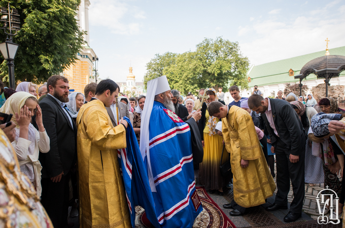 Предстоятель УПЦ поздравил верующих с Днем всех святых, в земле Русской просиявших (ФОТО)