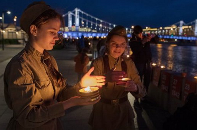 В День памяти и скорби защитников Отечества вспоминали в 80 странах и зажгли 1418 свечей