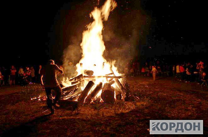 Осторожно, Ивана Купала: во время гуляний на Волыни экстремал упал в костер и обгорел