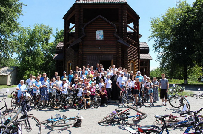 Bike ride on the occasion of Rus Baptism takes place in Gorlovka eparchy