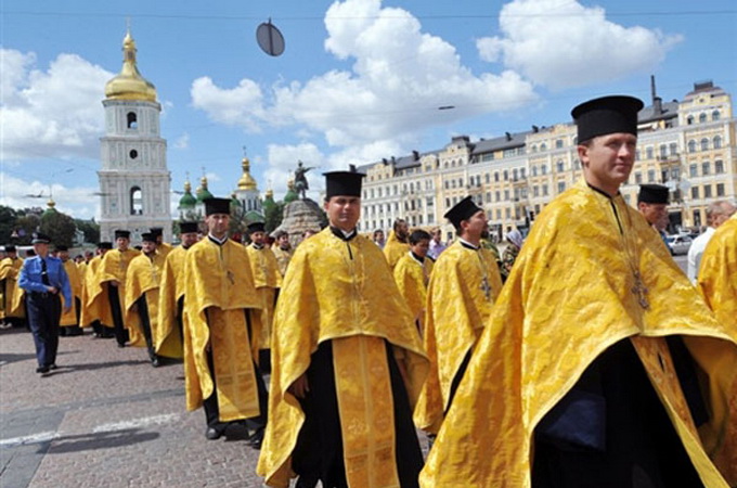 Клірики Київського патріархату таємно моляться в храмах УПЦ, – публіцист