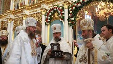 UOC hierarch gives ark with relics of great saint to monastery in Transcarpathia