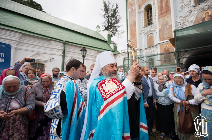 В Киевской лавре состоялся крестный ход в честь Успения Божией Матери