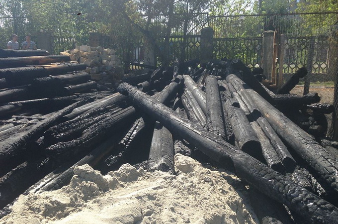 A UOC temple under construction burnt down by radicals in Nikolayev