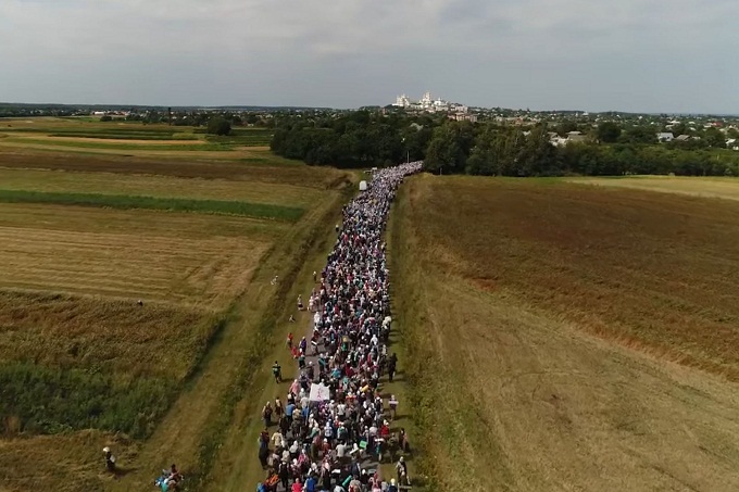 20-тисячний хресний хід до Почаївської лаври: відеозйомка з повітря