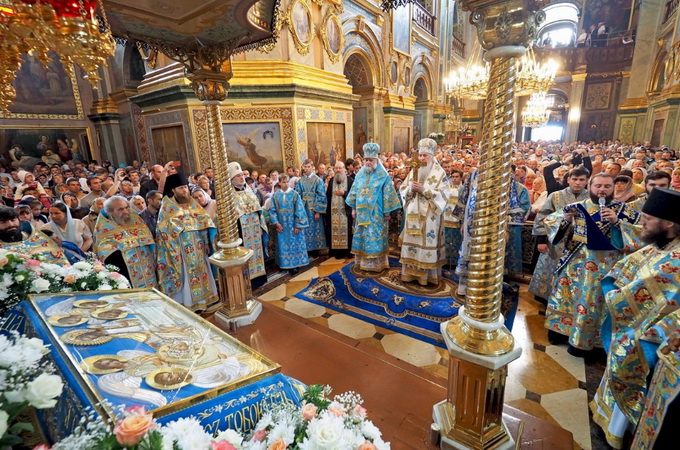 Тисячі вірян зібралися в Почаївській лаврі на свято Успіння (ФОТО)