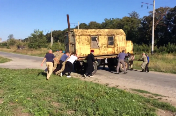 In Khmelnitsky region schismatics obstruct construction of UOC church (VIDEO)