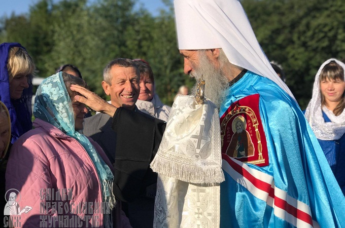 У общины Катериновки, чей храм захватили раскольники, теперь новая церковь