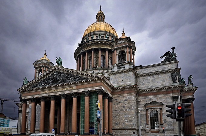 Петербуржця, що скоїв напад на Ісаакіївський собор, зобов'яжуть оплатити ремонт