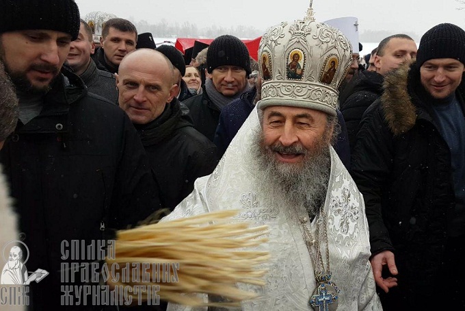 Блаженнейший Онуфрий освятил воды Днепра (ФОТО, ВИДЕО)