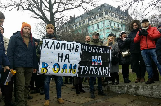 «Біси безсилі»: соцмережі про акцію радикалів біля Десятинки