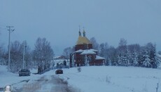 В Печихвостах община УПЦ провела первую службу с новым настоятелем