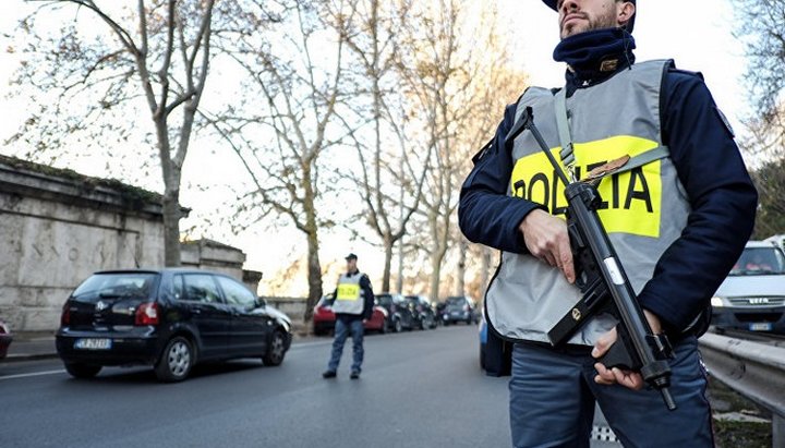 Жителі Риму виявили образливі написи на пам'ятнику в честь правоохоронців, убитих бойовиками