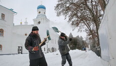 У Святогірській лаврі опублікували фото березневого снігу