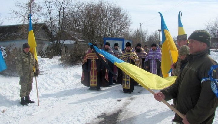 В последний путь бойца провожали сослуживцы