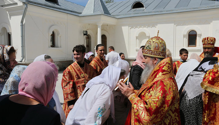 Митрополит Арсеній благословив паству в Свято-Георгіївському скиту Лаври