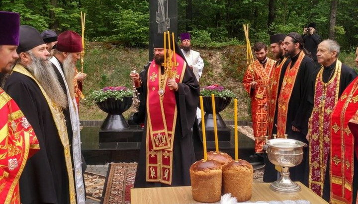 Панихида на месте гибели митрополита Алексея (Громадского)