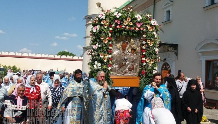 Хресний хід в Межиріцькій обителі з чудотворною іконою