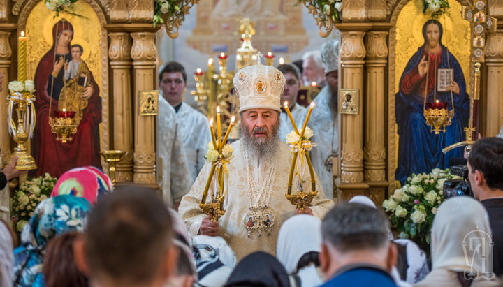 Блаженніший Митрополит Онуфрій за літургією в храмі свт. Феодосія Чернігівського