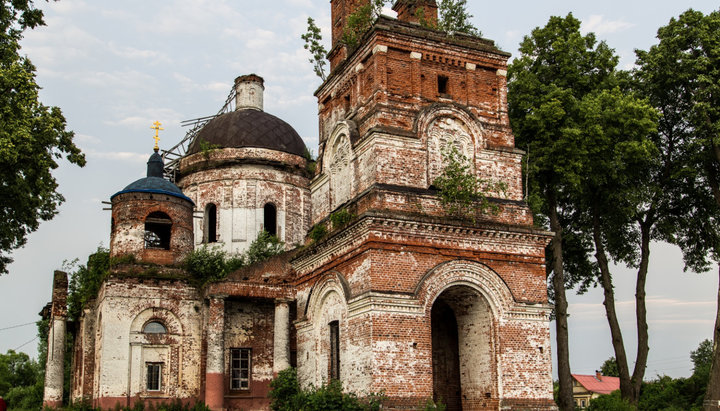 Церква в селі Новофетініно, яка перебуває на реставрації