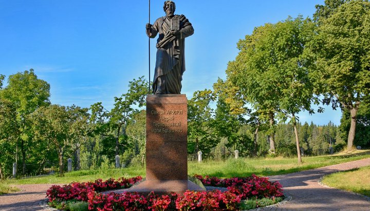 Пам'ятник апостолу Андрію Первозванному