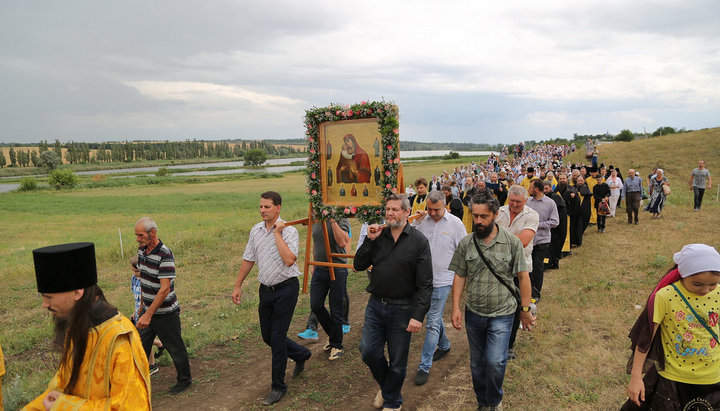 Хресні ходи на честь святителя Іоанна (Шанхайського) проводяться в Святогір'ї з 2016 року