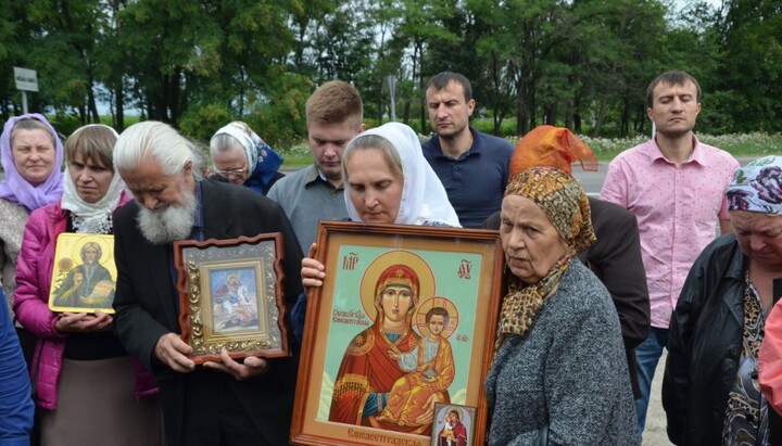 Участники крестного хода в Кропивницком